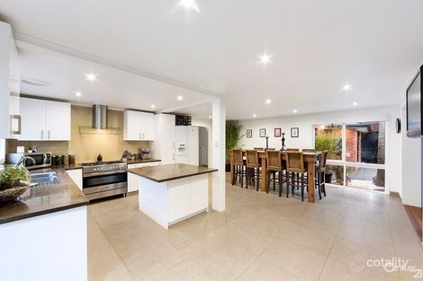 Property photo of 10 Giles Retreat Endeavour Hills VIC 3802