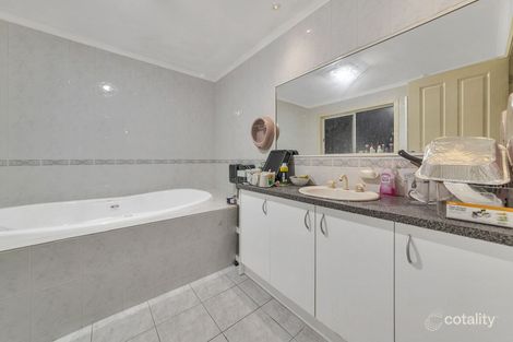 Property photo of 7 Macklin Way Caroline Springs VIC 3023