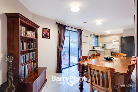 Property photo of 10 Luca Place Pakenham VIC 3810