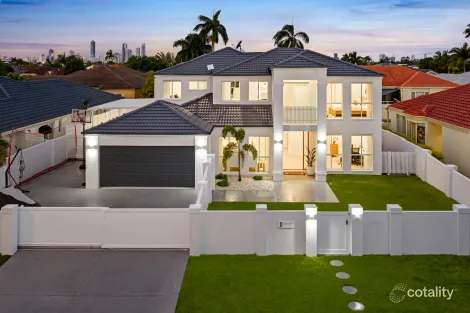 Property photo of 8 Deborah Avenue Benowa QLD 4217