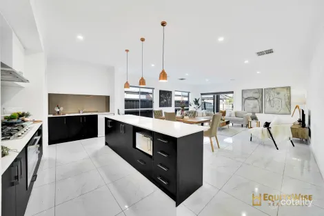 Property photo of 38 Bonhams Circuit Manor Lakes VIC 3024