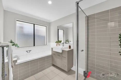 Property photo of 10 Carinya Street Cleveland QLD 4163