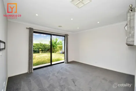 Property photo of 11 Birkdale Square Tatura VIC 3616
