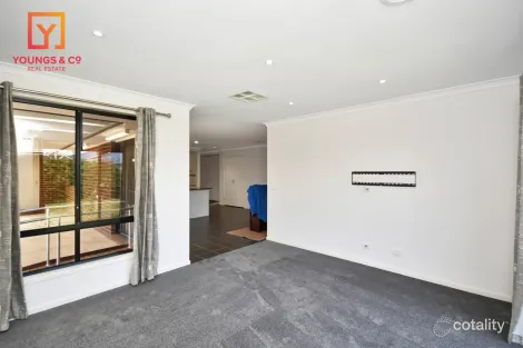 Property photo of 11 Birkdale Square Tatura VIC 3616