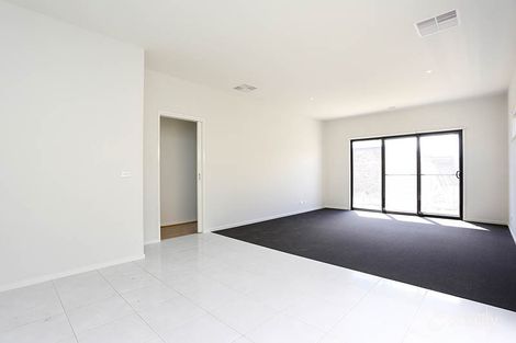 Property photo of 6 Mayflower Drive Cranbourne West VIC 3977
