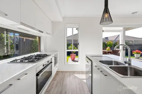 10 Homeland Way, Armstrong Creek, VIC 3217