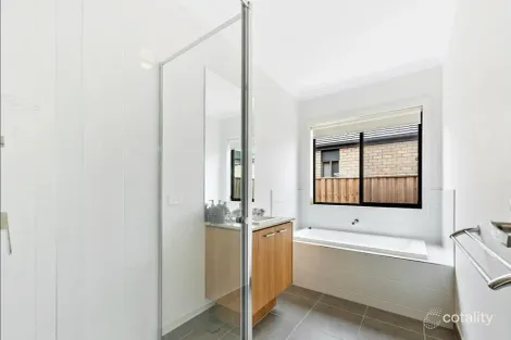 Property photo of 21 Masters Crescent Mambourin VIC 3024