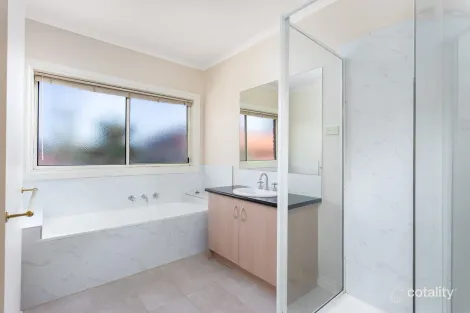 Property photo of 4 Wilkinson Place Glen Waverley VIC 3150
