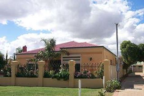 134 Centre St, Queens Park, WA 6107