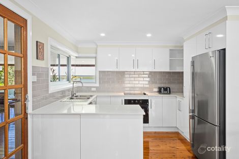 Property photo of 99 Devonshire Crescent Oak Flats NSW 2529