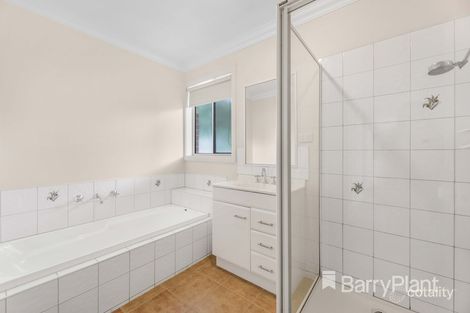 Property photo of 4 Holmes Road Mooroolbark VIC 3138