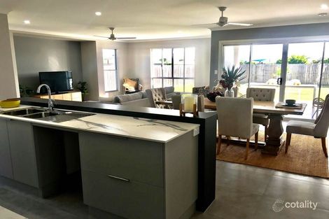Property photo of 33 Primavera Boulevard Beaconsfield QLD 4740