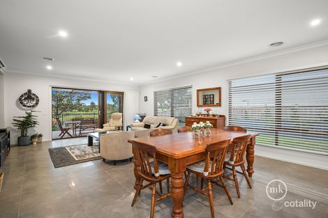 Property photo of 62 Pinnacle Chase Beveridge VIC 3753