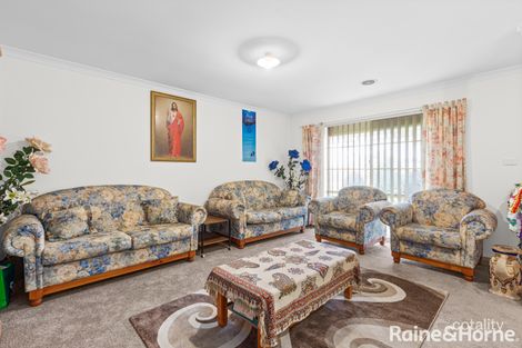 Property photo of 15 Edgewood Road Roxburgh Park VIC 3064