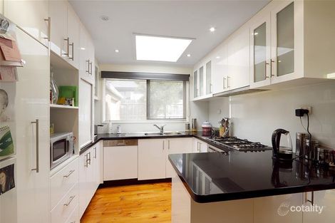 Property photo of 17 Chester Court Endeavour Hills VIC 3802