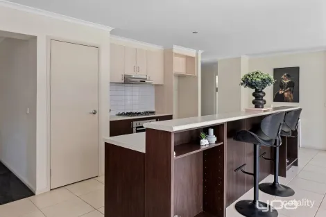 Property photo of 33 Melfin Drive Hillside VIC 3037