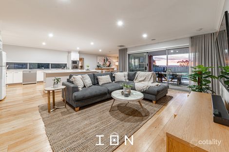 Property photo of 102 Windermere Boulevard Pakenham VIC 3810