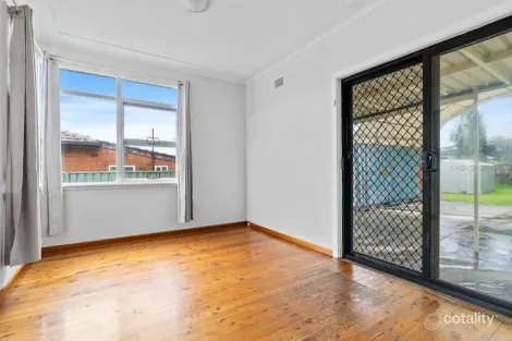 Property photo of 28 Bingara Road Macquarie Fields NSW 2564
