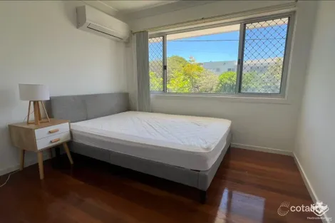 2 Deauville Dr, Southport, QLD 4215