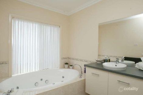 Property photo of 2 Merrivale Place Roxburgh Park VIC 3064