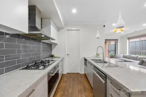 Property photo of 31 Graphite Crescent Wollert VIC 3750