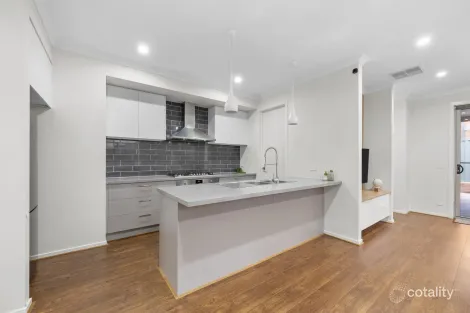 Property photo of 31 Graphite Crescent Wollert VIC 3750