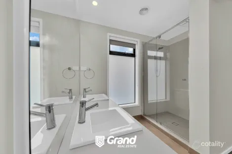 Property photo of 46 Treehouse Avenue Clyde VIC 3978