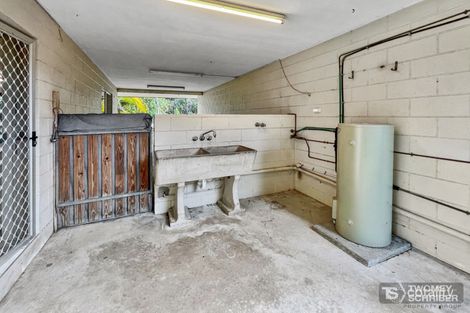 2 Jacaranda St, Holloways Beach, QLD 4878