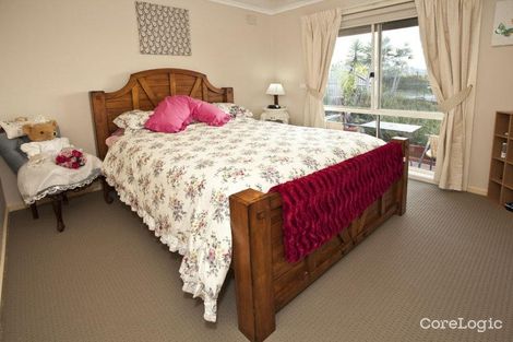 Property photo of 36 Mossgiel Park Drive Endeavour Hills VIC 3802