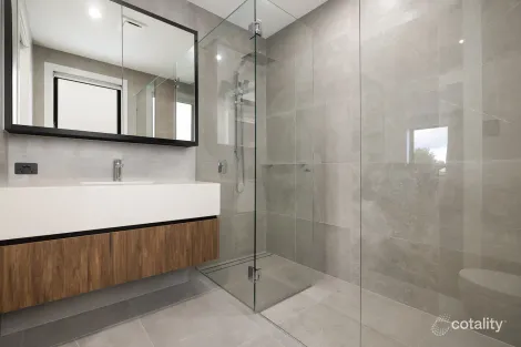 Property photo of 3026 The Boulevarde Benowa QLD 4217