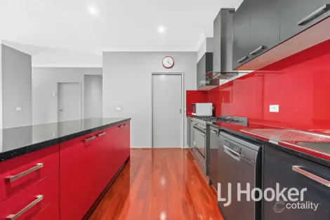 Property photo of 8 Maggie Street Cranbourne East VIC 3977