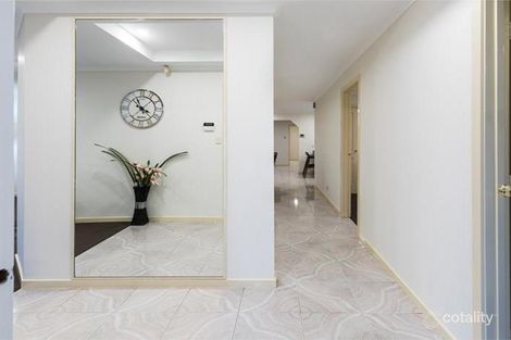 Property photo of 18 Hepburn Place Sydenham VIC 3037