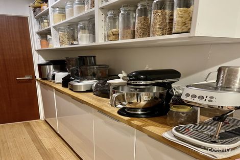 Property photo of 24 Delfin Crescent Greensborough VIC 3088