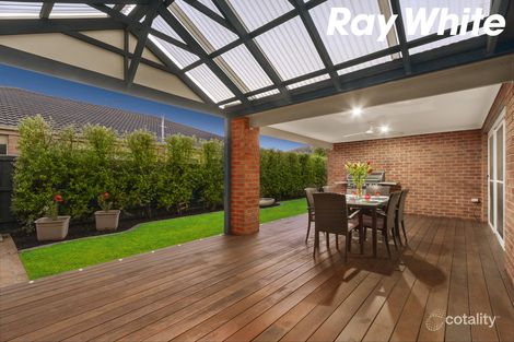 Property photo of 38 Honeyeater Way Pakenham VIC 3810