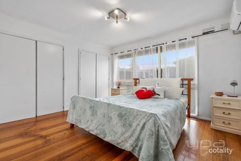 Property photo of 8 Fernberg Place Melton West VIC 3337