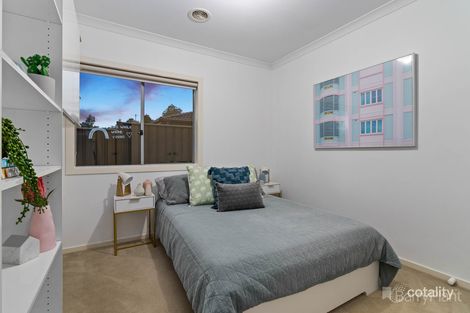 Property photo of 10 Gladiolus Circuit Cranbourne North VIC 3977