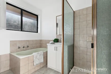 Property photo of 1/75 Delbridge Drive Sydenham VIC 3037