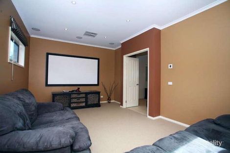Property photo of 8 Harpenden Terrace Cranbourne VIC 3977