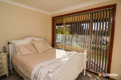 Property photo of 6 Girraween Drive Marrangaroo NSW 2790