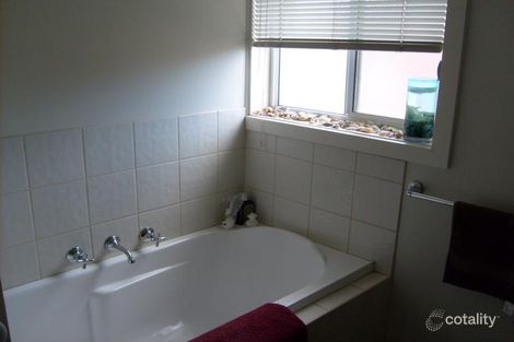 Property photo of 9 Balerno Circle Gowanbrae VIC 3043