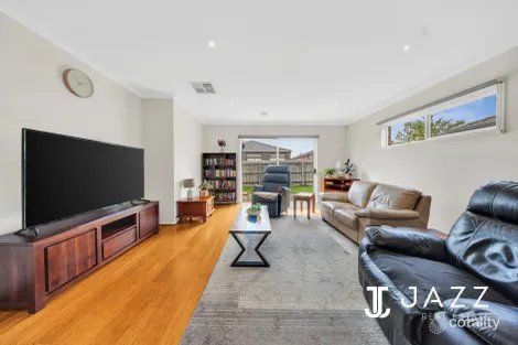 Property photo of 8 Pangana Drive Point Cook VIC 3030