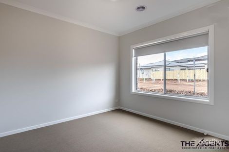 Property photo of 30 Panning Circuit Aintree VIC 3336