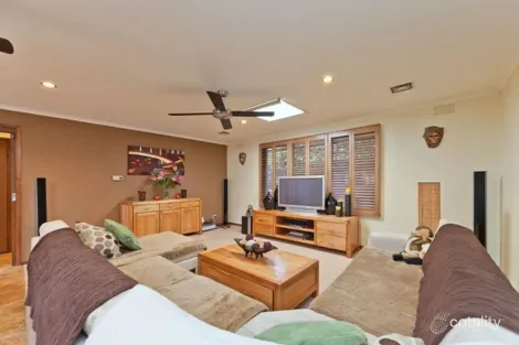 Property photo of 32 Isabella Crescent Frankston VIC 3199