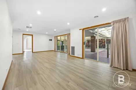 Property photo of 25 Rozel Avenue Wendouree VIC 3355