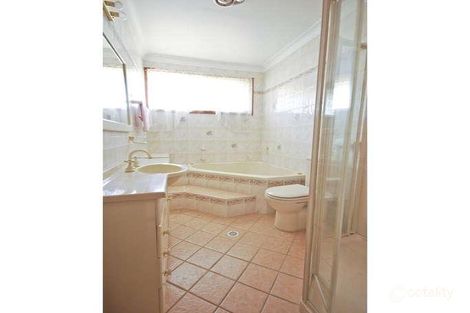 Property photo of 4 Savery Place Fairfield West NSW 2165