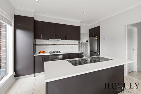 Property photo of 4/1 Dargi Green Caroline Springs VIC 3023