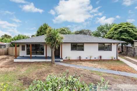 Property photo of 11 Heathmere Crescent Endeavour Hills VIC 3802