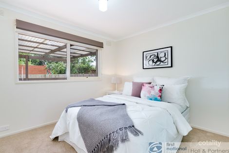 Property photo of 11 Heathmere Crescent Endeavour Hills VIC 3802