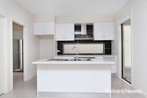 Property photo of 7 Boathouse Drive Caroline Springs VIC 3023