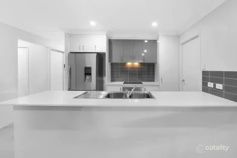 Property photo of 1/29 Goldfinch Street Redbank Plains QLD 4301